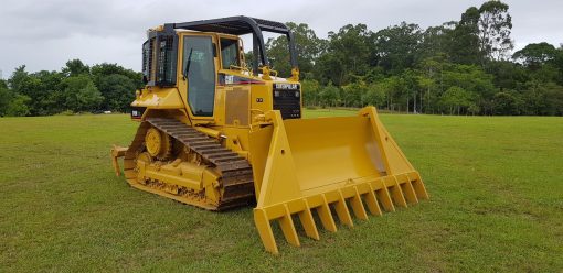 2005 CAT D5N XL 3800 Hrs. Stock No. 126