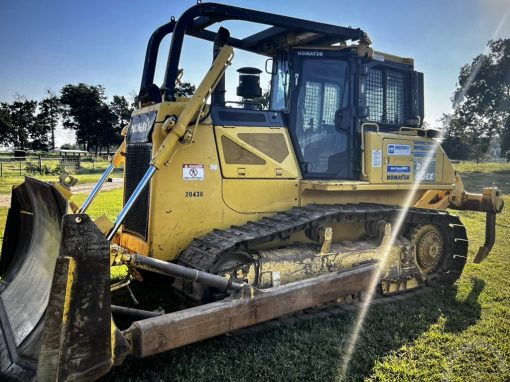 Komatsu D65 EX-16 Dozer Sweeps and Screens