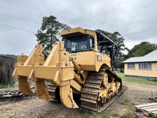 CAT D8 T Dozer Sweeps And Screens - Image 4