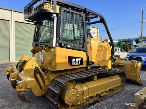 CAT D3-5 K Dozer Sweeps And Screens - Image 5