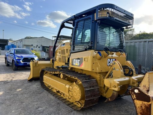 CAT D3-5 K Dozer Sweeps And Screens - Image 2