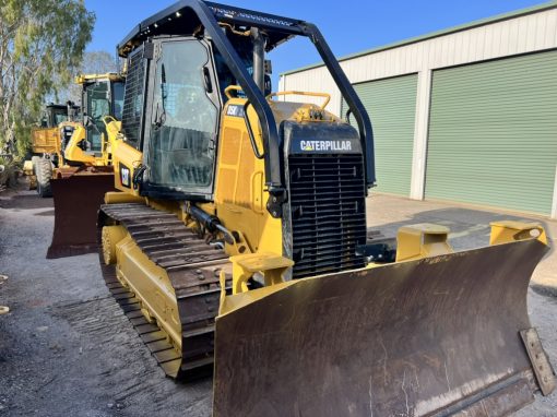 CAT D3-5 K Dozer Sweeps And Screens