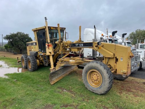 CAT 2004 12 H Grader 13900 Hours, Stock No. 092